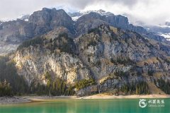 今年屬蛇的要佩戴什麼比較好2025？屬蛇2025年的特大貴人