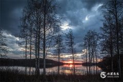 2025年属蛇的本命年穿什么最旺财