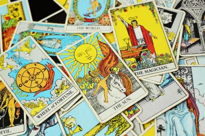 塔罗牌倒吊人正位爱情含义解读，逆位代表什么？