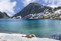 冥王星在第一宫逆行代表什么，亲情与家庭的深刻变革